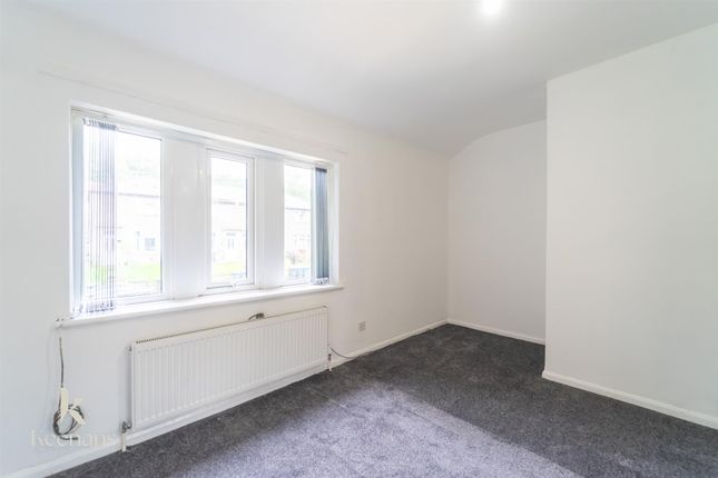49, Fallbarn Crescent, Rossendale photo 4