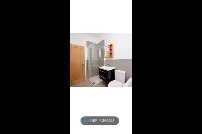 Flat, Feltham Avenue, East Molesey photo 5