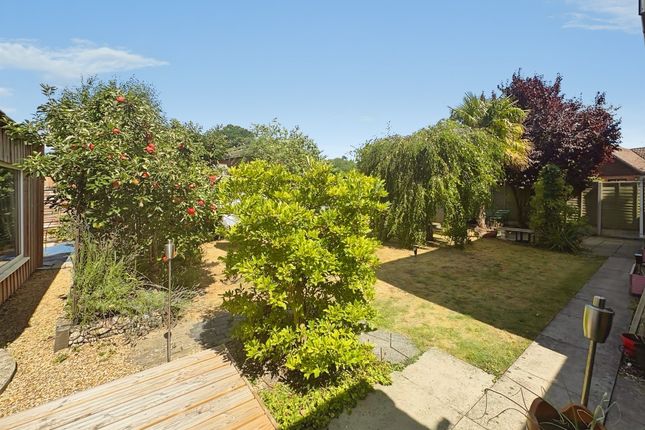 4, Thatchers Close, Huntingdon photo 2