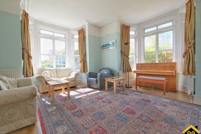14 Caxton Villa, Park Lane, Knebworth photo 2