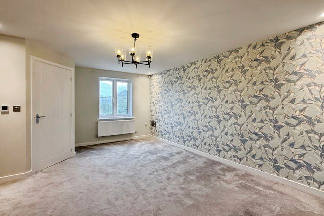 3, Saturn Close, Warminster photo 2