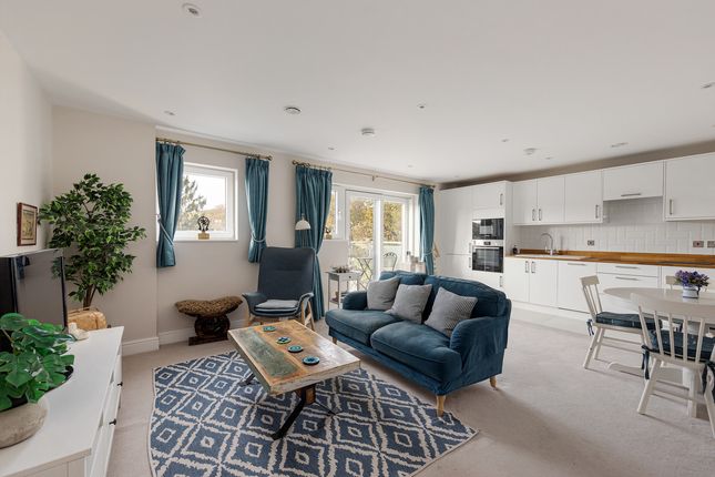 Flat 15 Hollyoak House, 256, High Road, Loughton photo 3