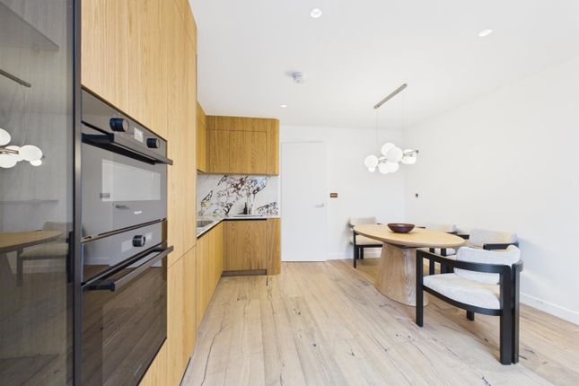 131A, Friern Barnet Road, London photo 2