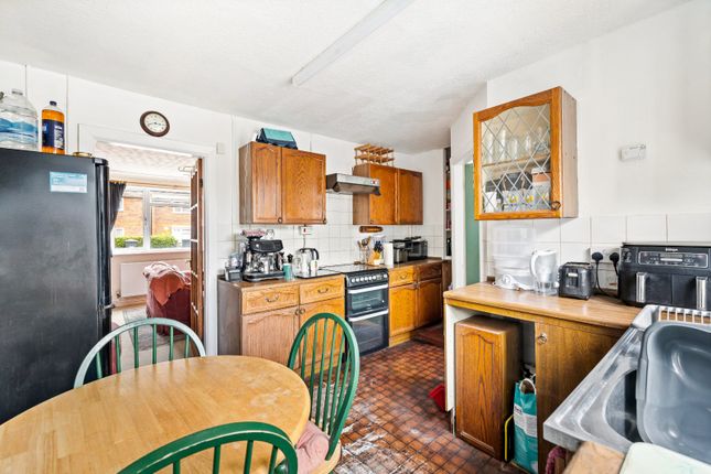 8, Woodland Avenue, West Sussex photo 4