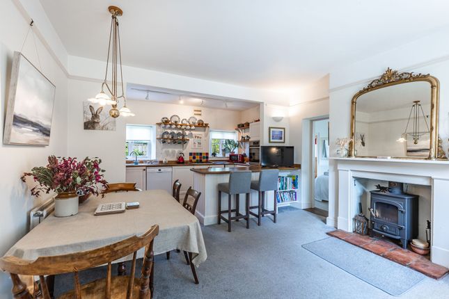 77 Cromer Road, Holt photo 2