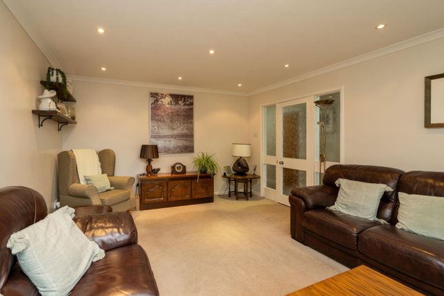 20, Cherry Tree Park, Balerno photo 3