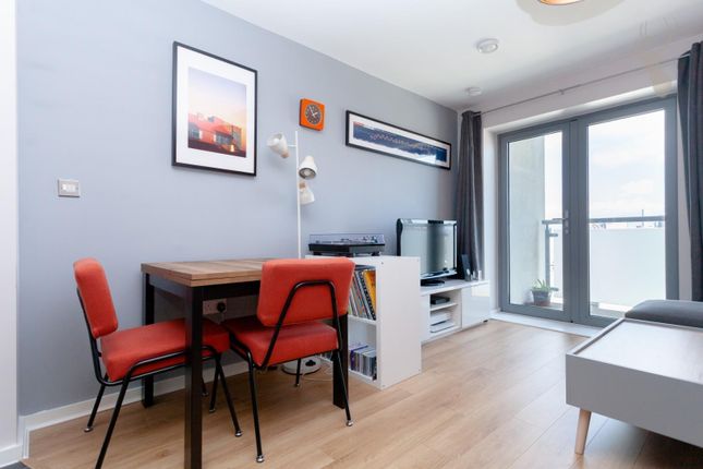 Flat for sale in Vernon Road, London