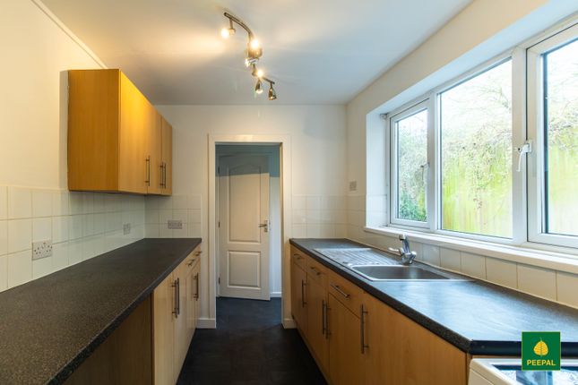 92, Lysons Road, Aldershot photo 4