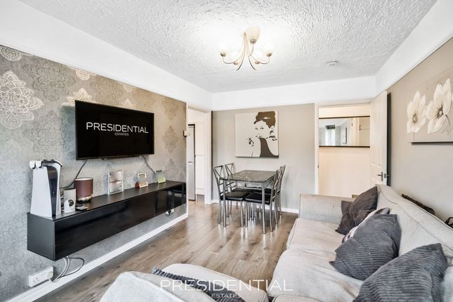 24 Woodbridge Court Vicarage Road, Woodford Green photo 2