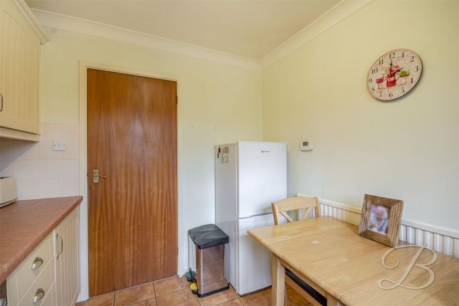 32, Hereford Avenue, Mansfield photo 4