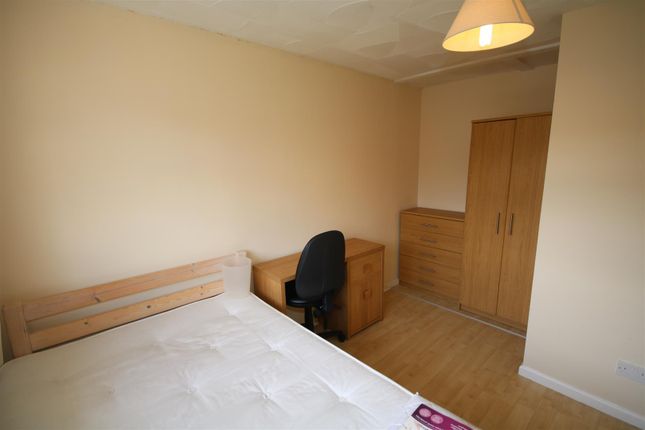 Shared accommodation to rent in Tenterden Drive, Canterbury