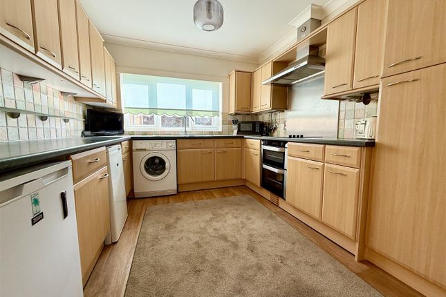 20, Thurne Rise, Great Yarmouth photo 5