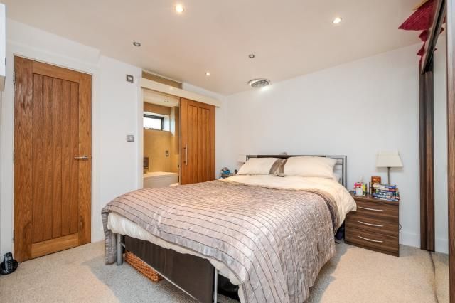 Flat 2 Billings House, Singers Lane, Henley-on-thames photo 5