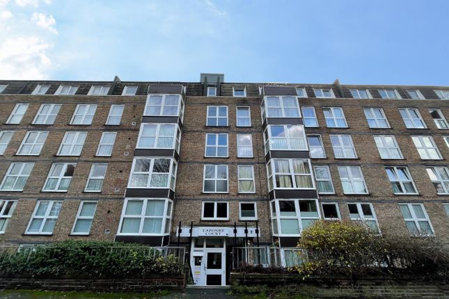Flat to rent in Cumberland Gardens, St. Leonards-On-Sea