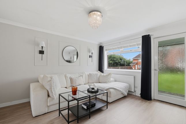 96 Glenbuck Avenue, Glasgow photo 3