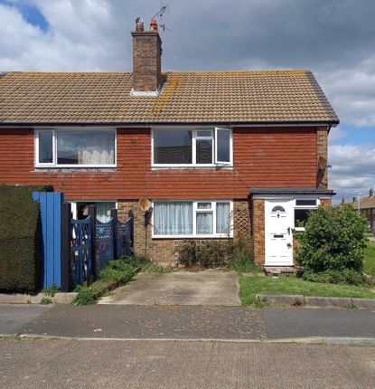 Flat to rent in Elstead Close, Eastbourne