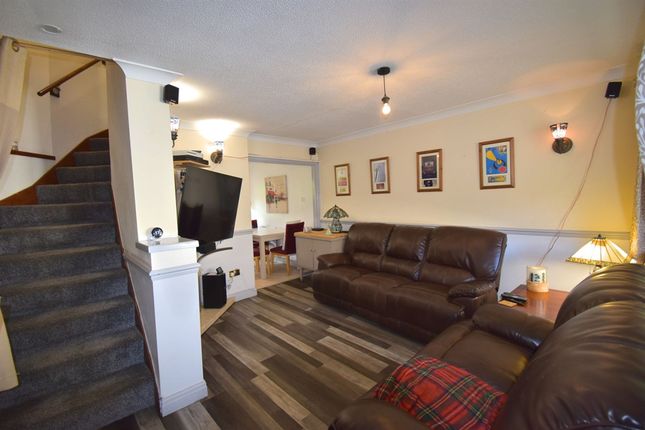 17 Woodbrook, High Peak photo 2