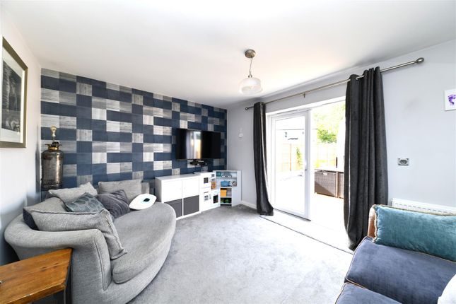 7, Vincent Gardens, Stevenage photo 4