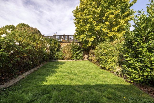 12, Avondale Park Gardens, London photo 4