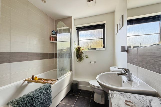 18, Sunderland Place, Farnborough photo 4