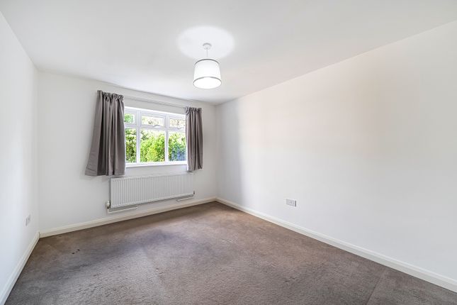 Parkfield Avenue, Uxbridge photo 4