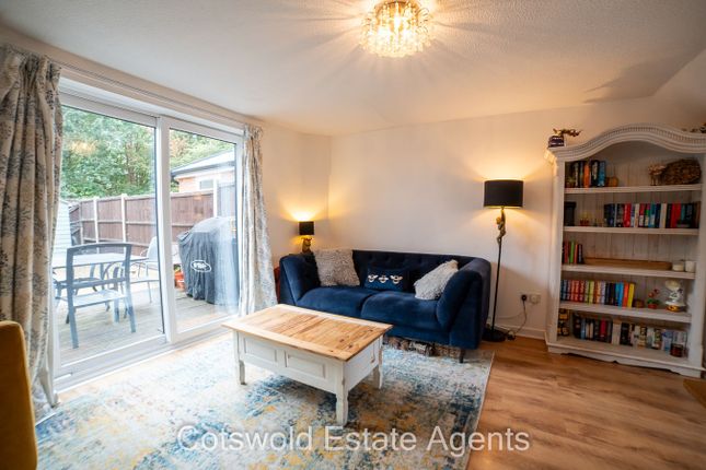 19, Meadow Lea, Cheltenham photo 4