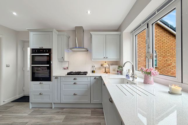 23 Holly Field Rise, Caerphilly photo 4