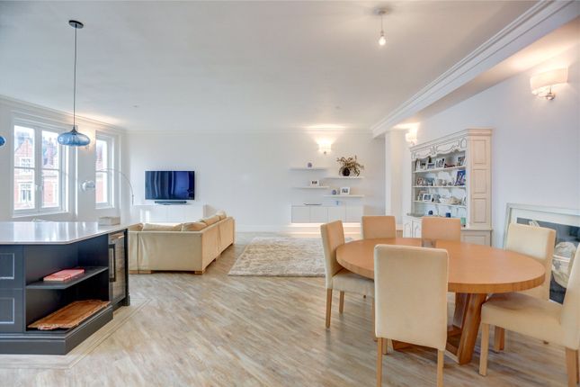 Flat to rent in Palmeira Grande, Holland Road, Hove, East Sussex