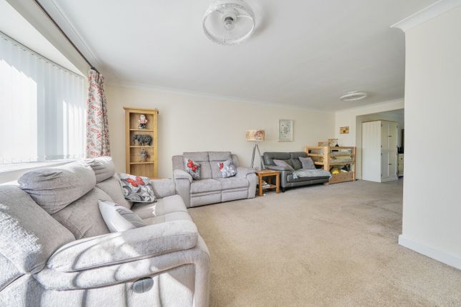 11, Woodfields, Eye photo 4