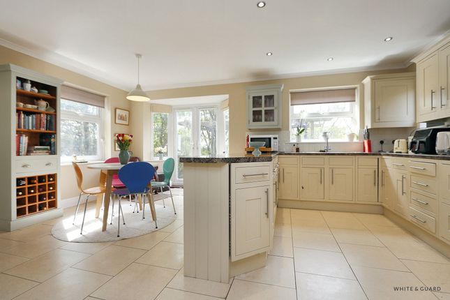 2 Locks Farm Cottage Botley Road, Southampton photo 2