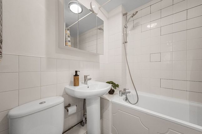 Flat for sale in Transom Square, Isle Of Dogs