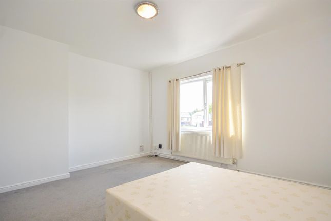 4, Whinney Moor Avenue, Wakefield photo 4