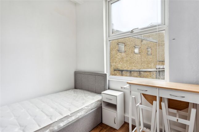 Flat E, 128, Upper Clapton Road, London photo 4