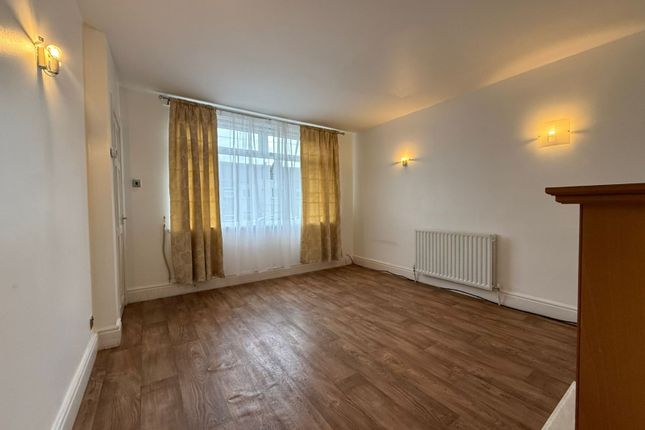 38, Westbury Street, West Yorkshire photo 4