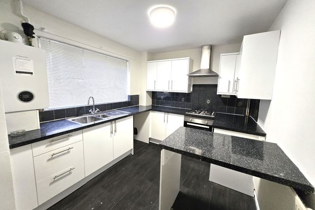 12 Brook Close, Nottingham photo 2