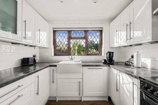 48A,, Ewins Close, Ash photo 4