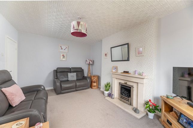 12, Redhill Close, Wakefield photo 3