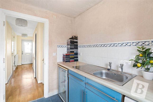 5, Bancroft Chase, Hornchurch photo 4