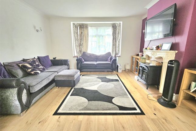 50, Knighton Road, Romford photo 3