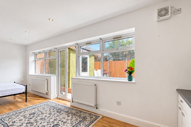 20 Howard Close, Acton, W3 0JY, Howard Close Acton, W3 0JY, London photo 3