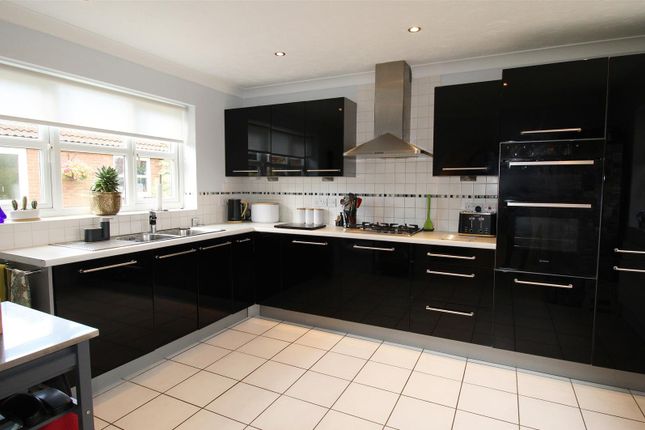 15, Richard Busby Way, Lutton Spalding photo 2