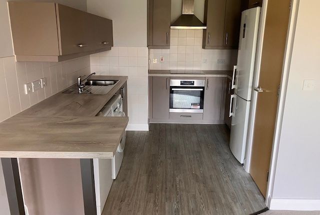 Flat 48, Southern Oaks, Old Schools Lane, Ewell photo 4