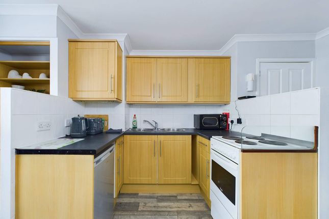 Apartment 38, New Esplanade Court, Paignton photo 4
