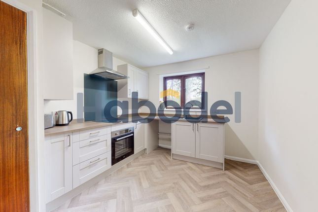 Flat 4, 5 The Paddocks, Ipswich photo 2