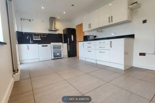 Robin Hood Court, Robin Hood Lane, Sutton photo 5