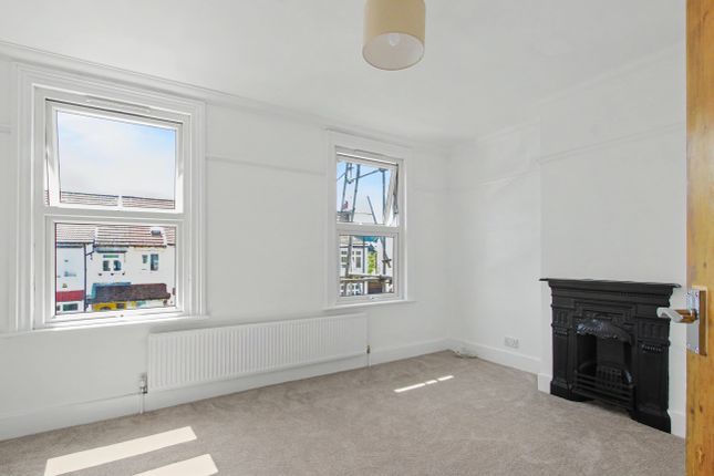 40 Woodman Road, Coulsdon, Surrey photo 4