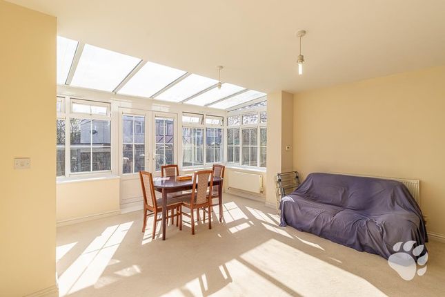 20a, Barnard Close, Basildon photo 4