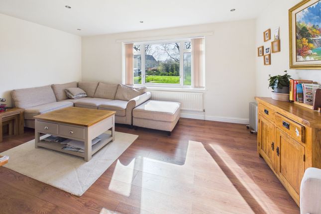 35 Mosedale, Moreton-in-Marsh photo 3
