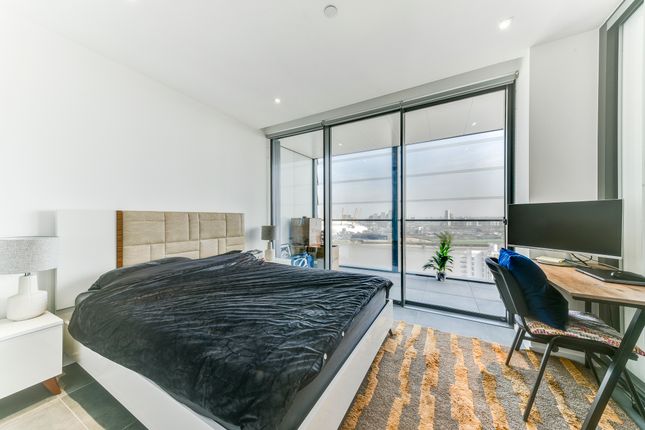 Flat for sale in Dollar Bay, Lawn House Close, London