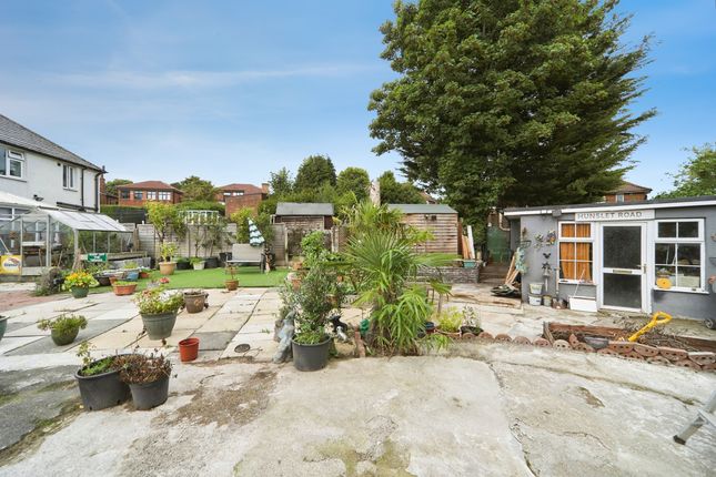 6, Luttrell Gardens, Leeds photo 4